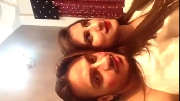 Parhaat azka damn rude nimbuzz girl doing flirt with her husbands friend leikkeet, videot