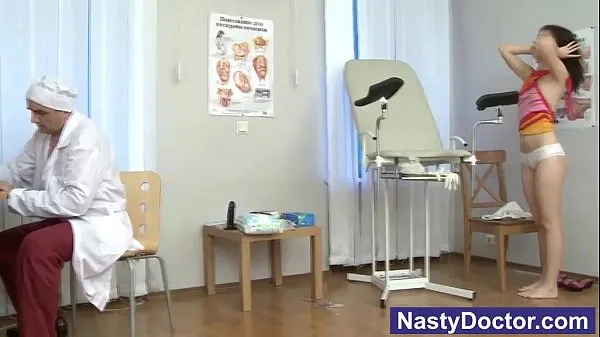 Bästa Teen and old nasty doctor klippen Videoklipp