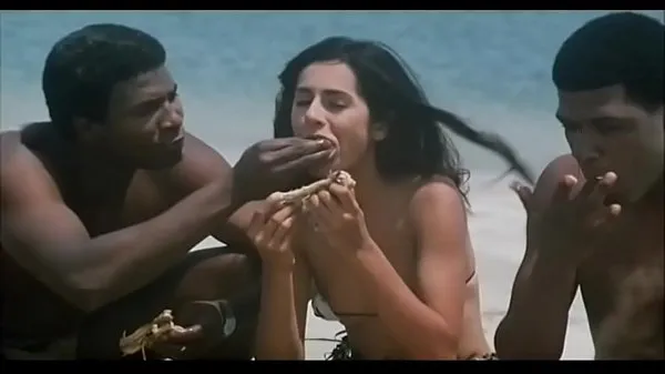 Meilleurs L'actrice indienne Kitu Gidwani Topless dans le film français Black clips vidéos