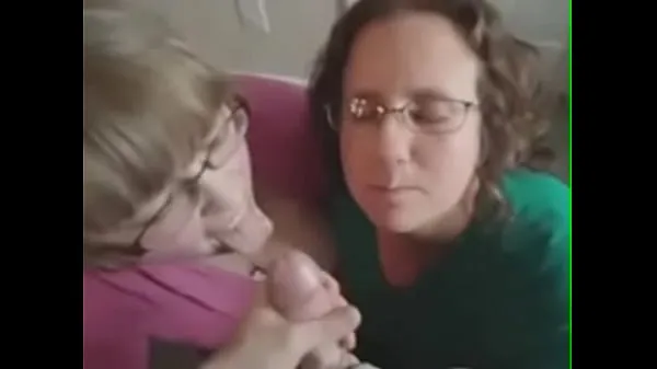 Beste Zwei Amateur-Blowjob-Girls bekommen Sperma auf Gesicht und BrilleClips-Videos