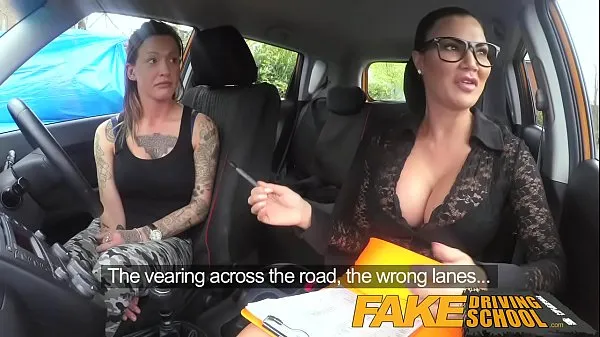 Beste Fake Driving School Sexy strap on fun for new busty driver klipp videoer