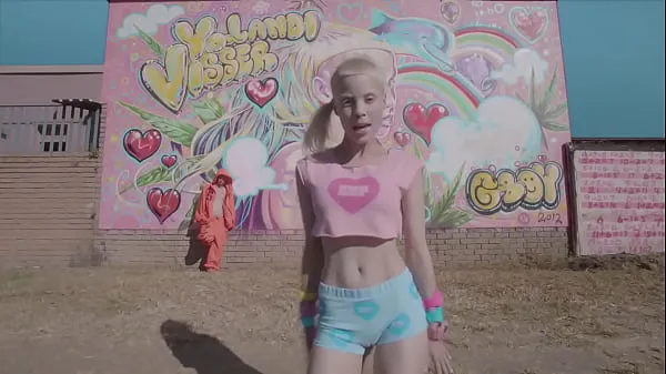 I migliori video di clip The Answer - Baby's on Fire (Yolandi Only Music Video