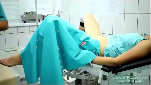 Bästa beautiful girl on a gynecological chair (33 klippen Videoklipp