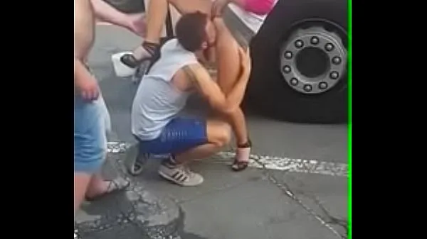 Meilleurs guy de sucer la chatte en public clips vidéos