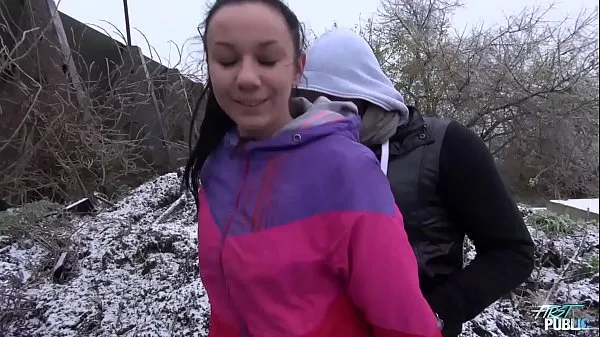 A legjobb Freezing babe fucked on the snow by naughty stranger klip videók