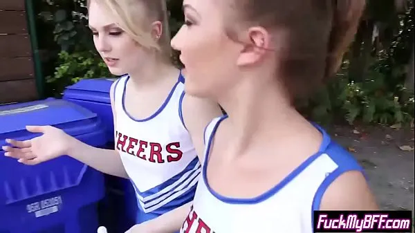 Najboljši Petite cheerleader teens fucked by a coachs big dick posnetki Video posnetki