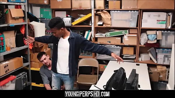 Black Twink Caught Shoplifting Fucked By White Security Officer Video klip terbaik
