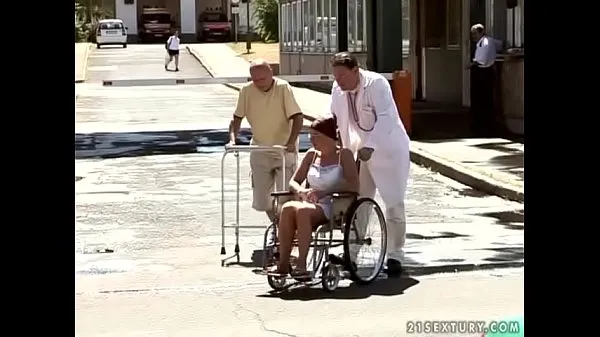 I migliori video di clip Granny pissing fest