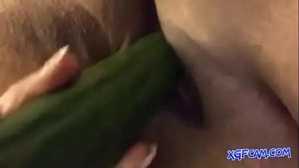 A legjobb Cucumber makes chubby girlfriend come klip videók