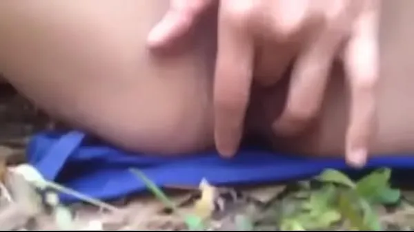 Melhores Se masturbando na floresta clipes de vídeos