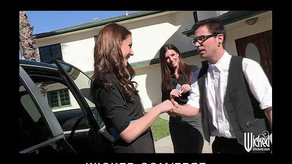 أفضل Pair of sisters bribe their car salesman into a threesome مقاطع فيديو