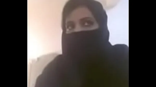 Muslim hot milf expose her boobs in videocall Video klip terbaik
