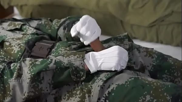 สุดยอด Chinese soldier handjob คลิปวิดีโอ