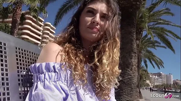 Los mejores SCOUT ALEMÁN - La vacacionista de Magaluf Candice follada en la playa por dinero en un casting callejero vídeos cortos