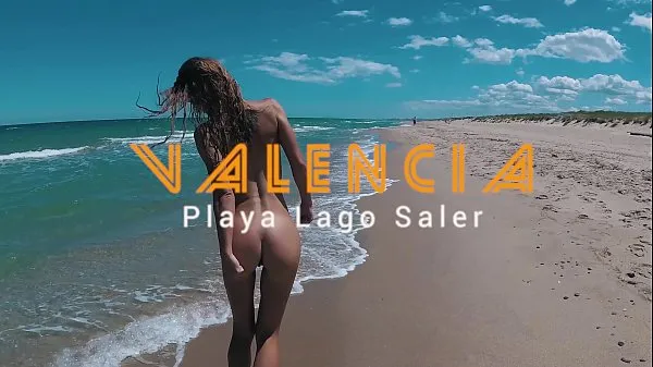 Meilleurs Des nudistes russes au corps parfait Sasha Bikeeva court nue sur la côte espagnole. Valencia clips vidéos