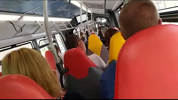 I migliori video di clip Masturbandosi nell'autobus pubblico