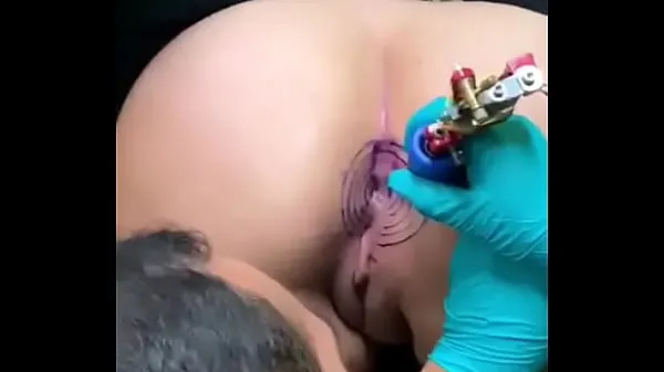 सर्वोत्तम They get a tattoo on her ass क्लिप वीडियो