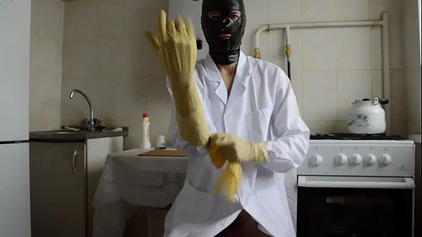 En iyi guy in the medical gown puts on three layers of gloves klip Videosu