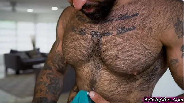 Bedste Guy gets aroused by his hairy stepdad - gay porn klip videoer