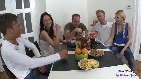 Τα καλύτερα A lunch with friends turns into a fantastic orgy between cocks and pussies βίντεο κλιπ