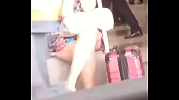 Meilleurs Crown wonderful this naughty with a perfect body sensualizing excited showing off to her husband at the airport. Public flash flashing ass in the street clips vidéos