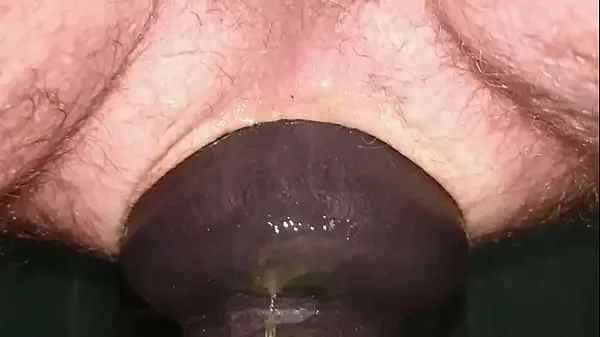 Beste Huge 11cm wide Butt Plug sliding in my Ass on Toilet Seat up close klipp videoer