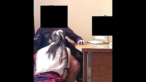 สุดยอด Teen SUCKS his Teacher’s Dick in the Office for a Better Grades! Real Amateur Sex คลิปวิดีโอ
