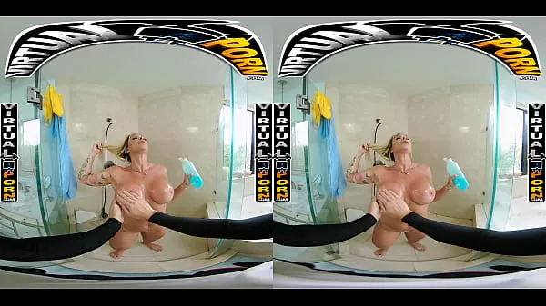 สุดยอด Busty Blonde MILF Robbin Banx Seduces Step Son In Shower คลิปวิดีโอ