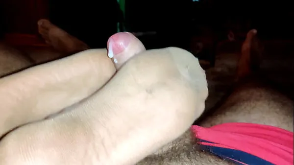 En iyi footjob with dirty feet and stockings makes me cum klip Videosu