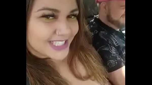 En iyi Eu Mary casada com minhas tetas de fora dentro do carro indo fazer orçamento da tatuagem no meu cú klip Videosu