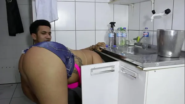 Beste The cocky plumber stuck the pipe in the ass of the naughty rabetão. Victoria Dias and Mr Rola clips Video's