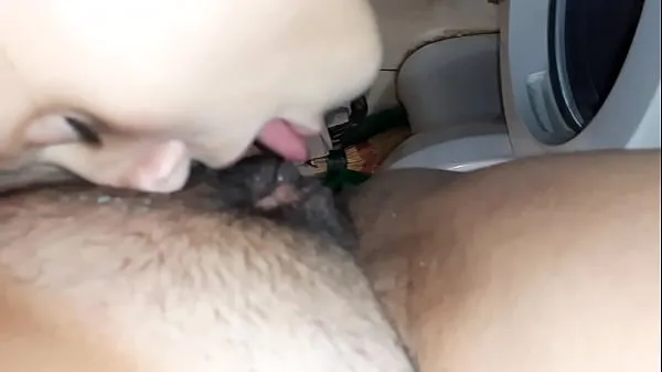 Los mejores Mi novia me atrapó masturbándome en el baño y me castigó con cunnilingus - Lesbian Illusion Girls vídeos cortos