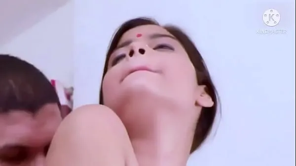 En iyi Indian girl Aarti Sharma seduced into threesome web series klip Videosu