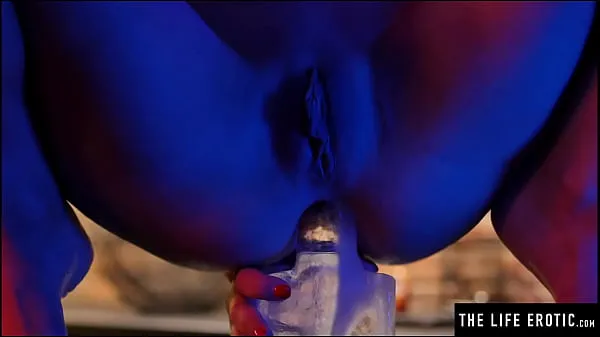 Najlepšie Watch her fucking her tight asshole with a huge dildo made of ice klipy Videá