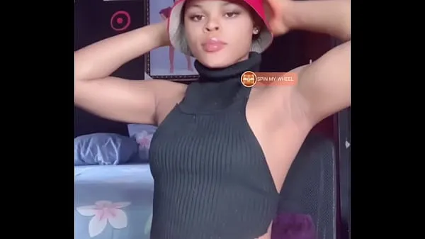 I migliori video di clip Pretty African Shows Her Ass On Bigo Live