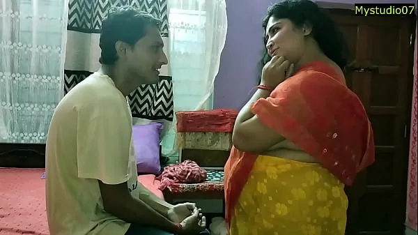 Лучшие Индийская горячая бхабхи XXX занимается сексом с невинным пареньком! С чистым звуком клипы Видео