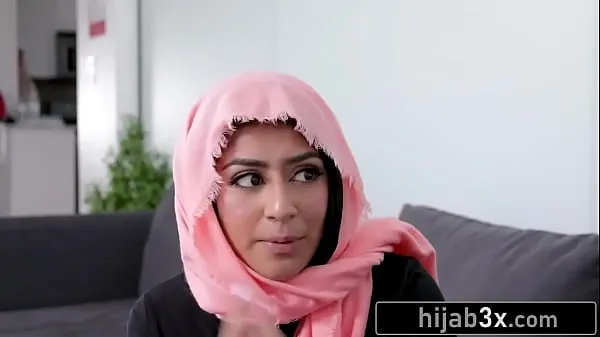 Bedste Hot Muslim Teen Must Suck & Fuck Neighbor To Keep Her Secret (Binky Beaz klip videoer