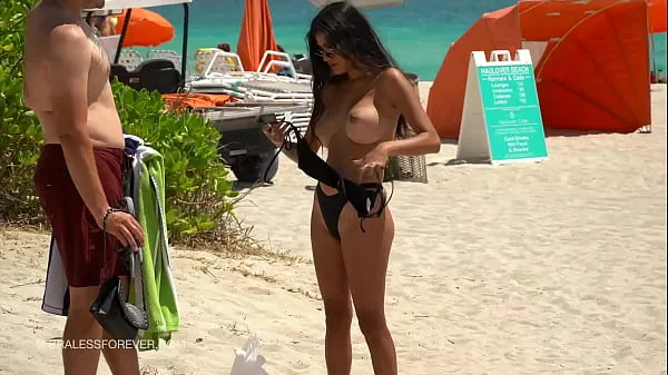 Bästa Huge boob hotwife at the beach klippen Videoklipp