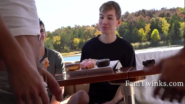 Τα καλύτερα Family Wisdom Imparted On A Boat βίντεο κλιπ