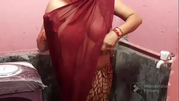 Best Bhabhi ke saree mein badi badi chuchi clips Videos