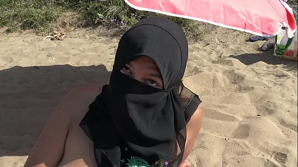 Beste Verheiratete muslimische Ehefrau lässt sich von einem Fremden am Strand fickenClips-Videos