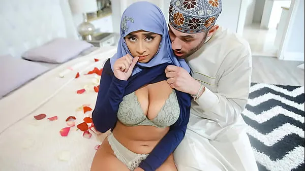 A legjobb Arab Husband Trying to Impregnate His Hijab Wife - HijabLust klip videók