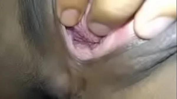 I migliori video di clip Allargando la figa della bella ragazza, dandole un cazzo da succhiare finché lo sperma non le riempì la bocca, poi spingendo ancora il cazzo nel suo clitoride, scopandole la figa con forti gemiti, facendola estremamente eccitare, si masturb