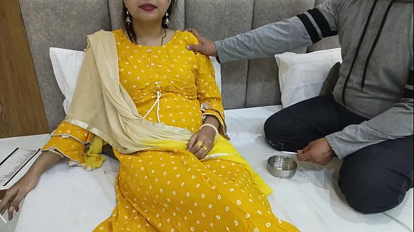 最好的Desiaraabhabhi - Indian Desi having fun fucking with friend's mother, fingering her blonde pussy and sucking her tits片段视频