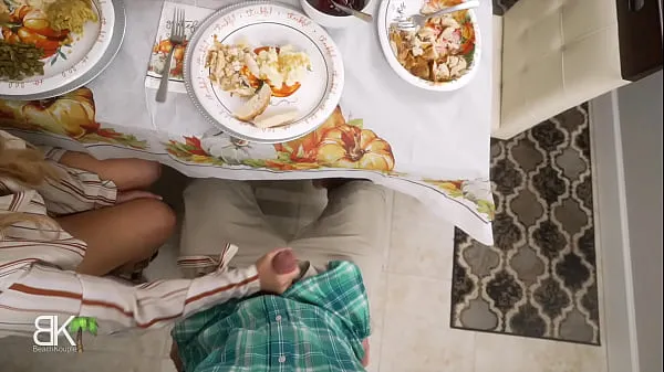 StepMom Gets Stuffed For Thanksgiving! - Full 4K Video klip terbaik